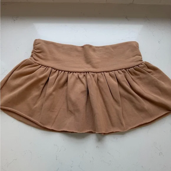 Edikted Ruffle Mini Skirt – Beige – Size M - Picture 2 of 4